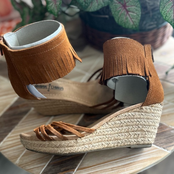 EUC Minnetonka Fringe Wedge Sandals - Picture 4 of 9